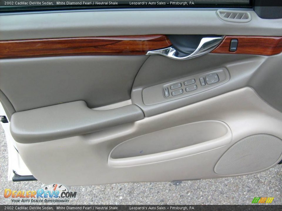 2002 Cadillac DeVille Sedan White Diamond Pearl / Neutral Shale Photo #10
