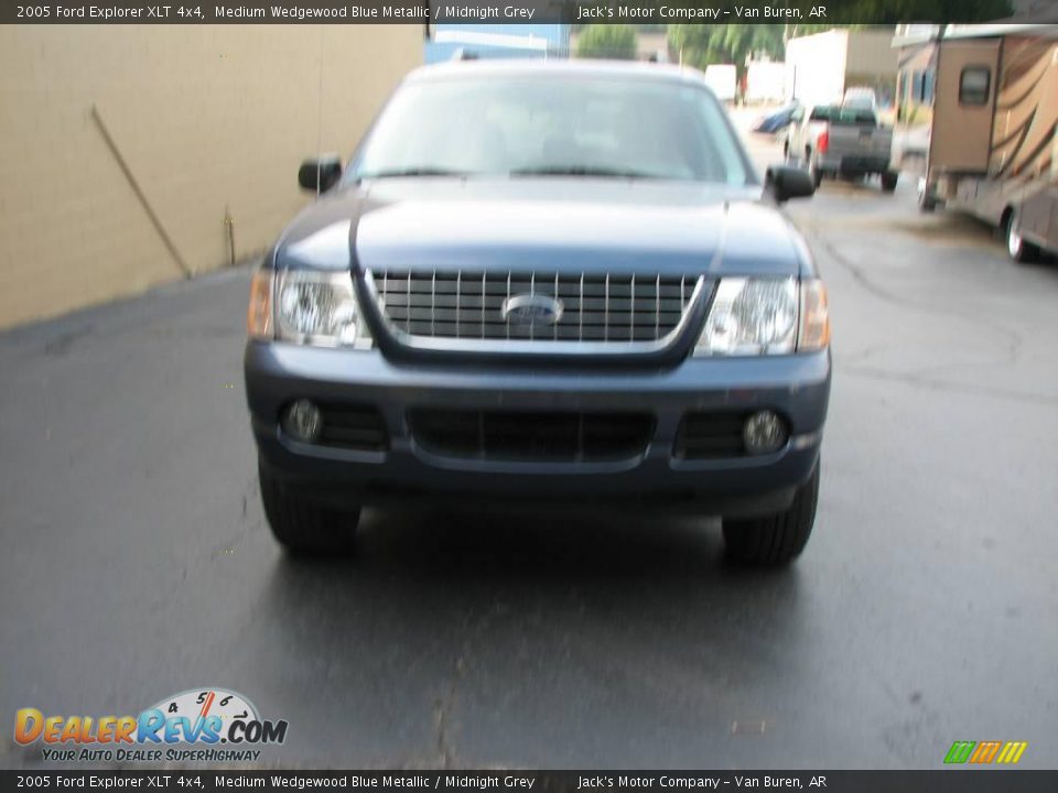 2005 Ford Explorer XLT 4x4 Medium Wedgewood Blue Metallic / Midnight Grey Photo #3