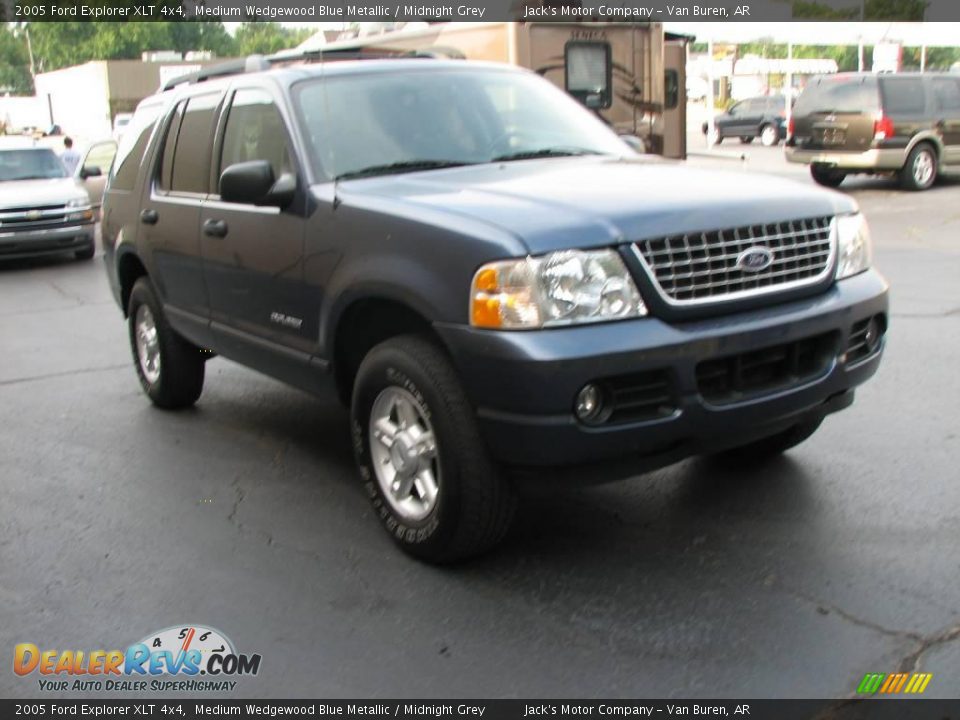 2005 Ford Explorer XLT 4x4 Medium Wedgewood Blue Metallic / Midnight Grey Photo #4