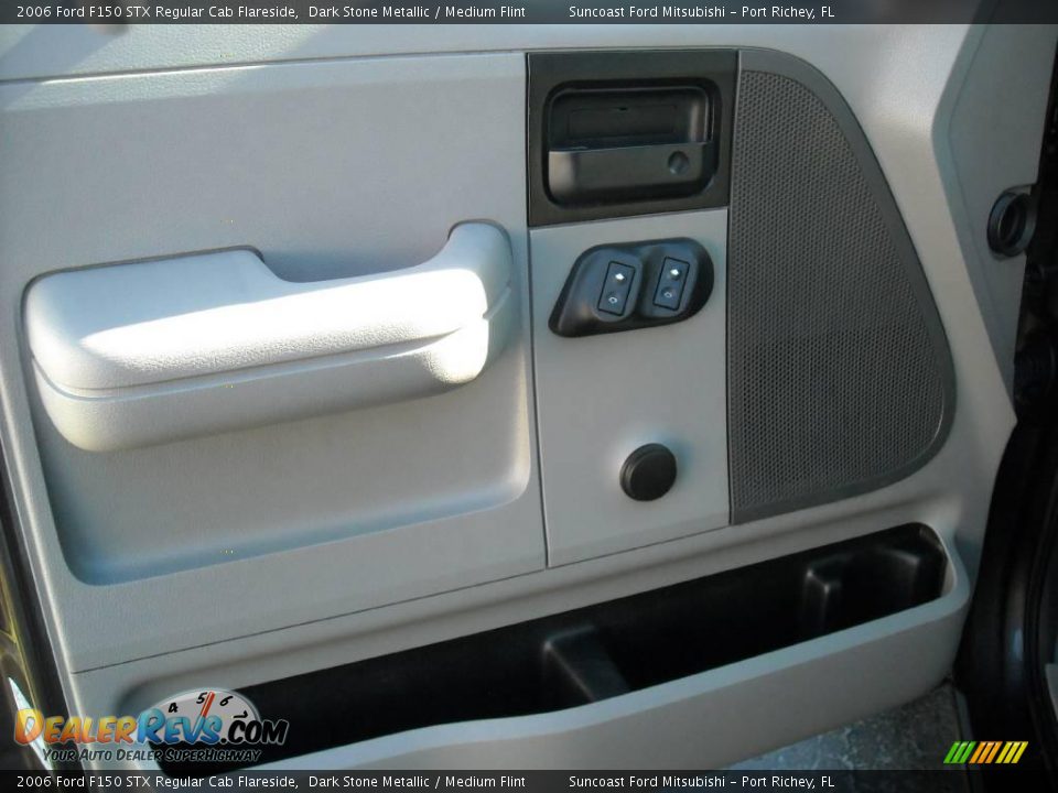 2006 Ford F150 STX Regular Cab Flareside Dark Stone Metallic / Medium Flint Photo #17