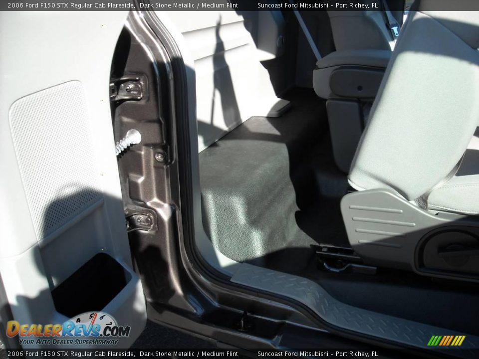 2006 Ford F150 STX Regular Cab Flareside Dark Stone Metallic / Medium Flint Photo #21