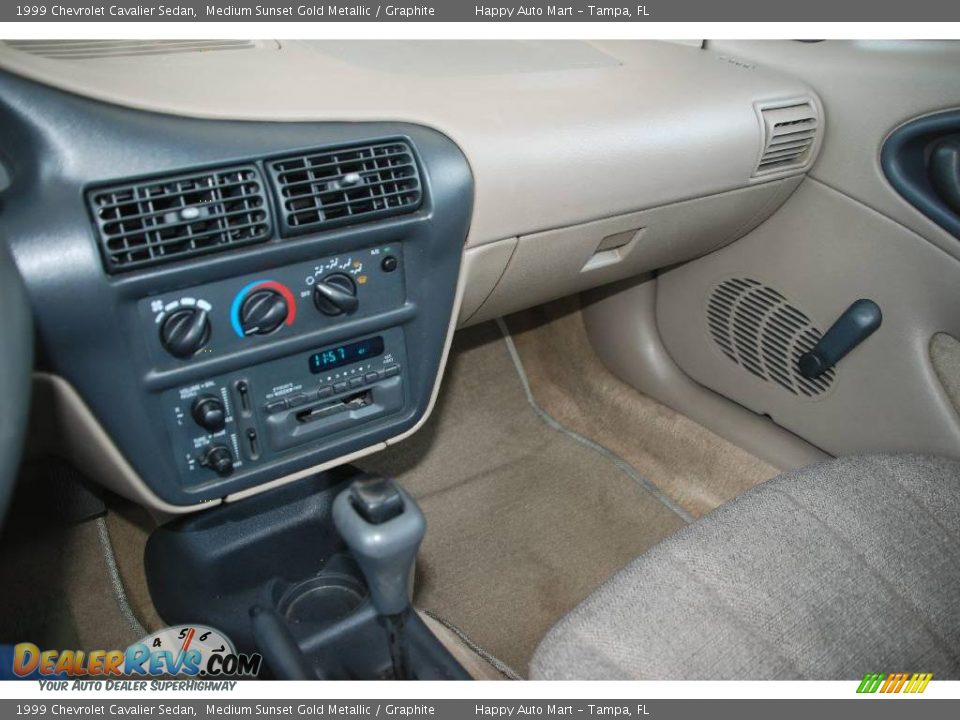 1999 Chevrolet Cavalier Sedan Medium Sunset Gold Metallic / Graphite Photo #15