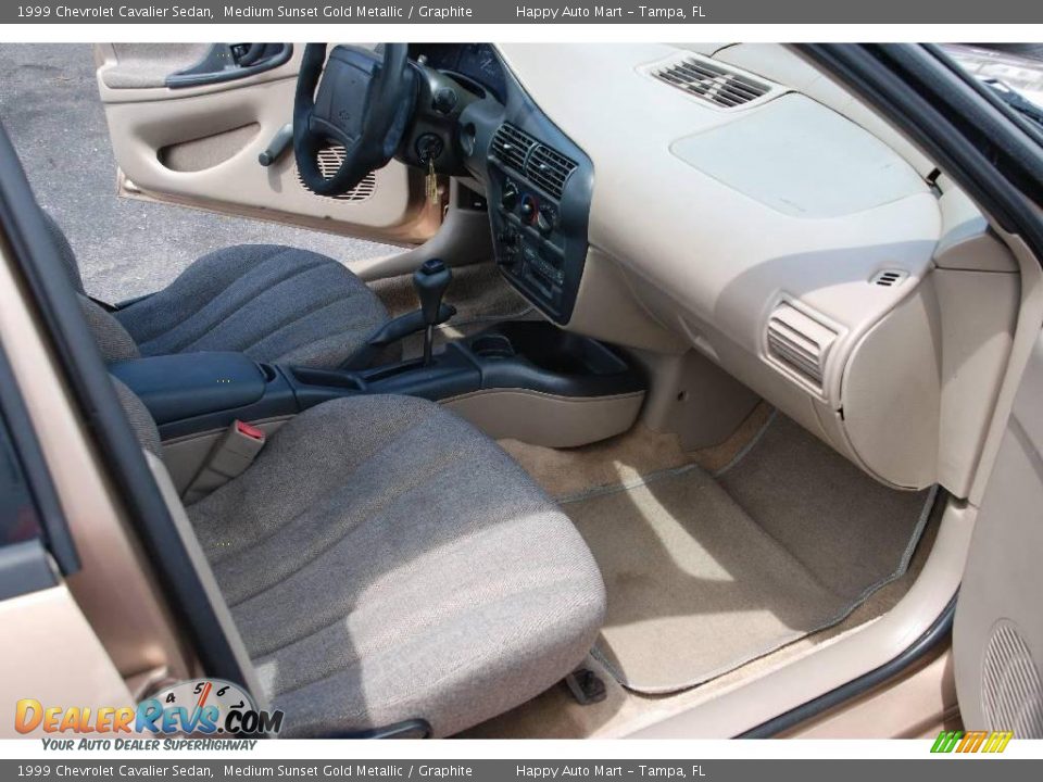 1999 Chevrolet Cavalier Sedan Medium Sunset Gold Metallic / Graphite Photo #16