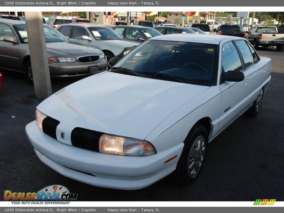 1998 Oldsmobile Achieva SL Bright White / Graphite Photo #1