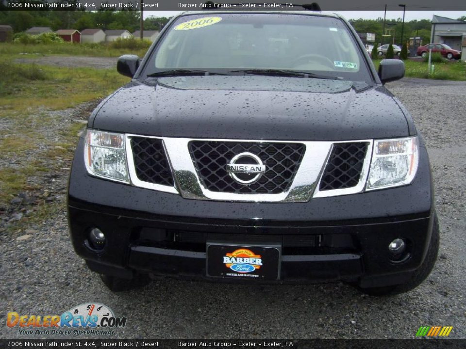 2006 Nissan Pathfinder SE 4x4 Super Black / Desert Photo #2