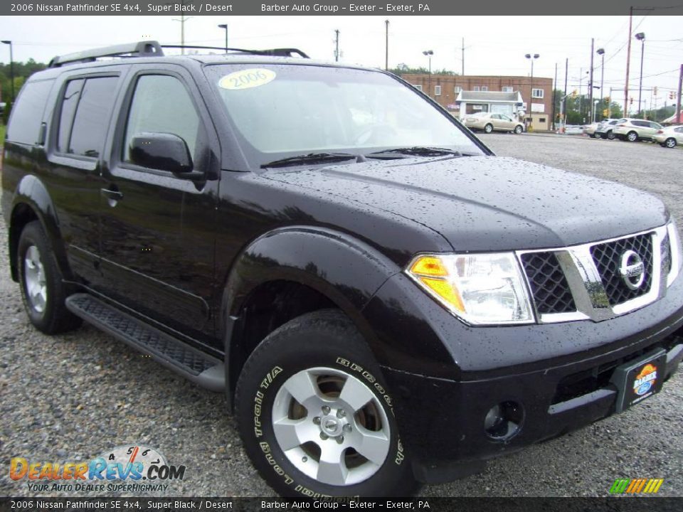 2006 Nissan Pathfinder SE 4x4 Super Black / Desert Photo #3