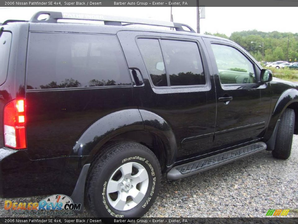 2006 Nissan Pathfinder SE 4x4 Super Black / Desert Photo #4
