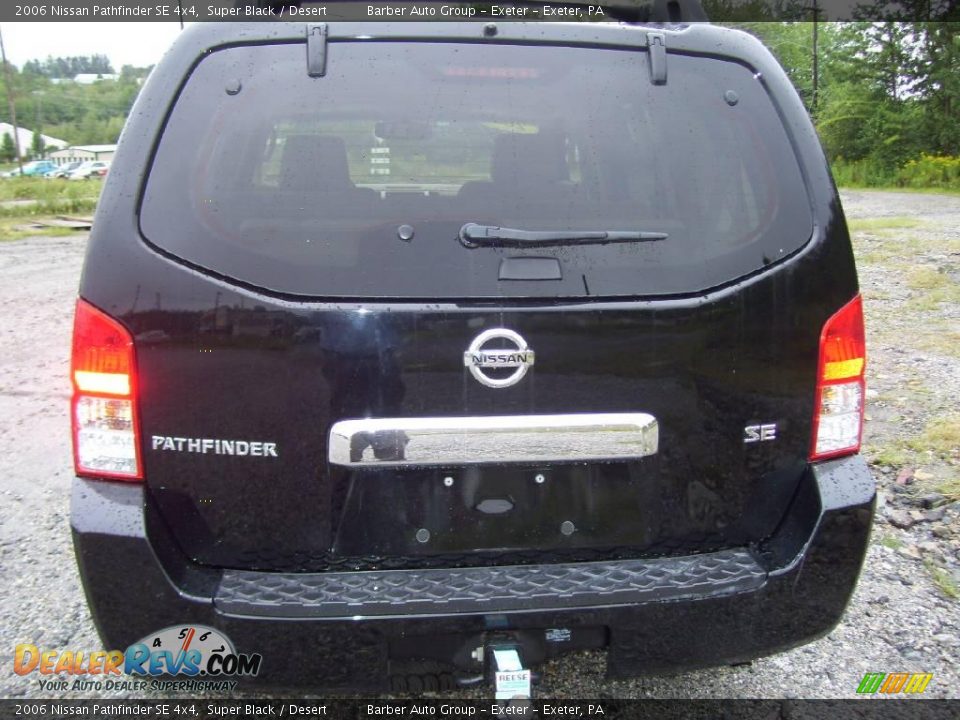 2006 Nissan Pathfinder SE 4x4 Super Black / Desert Photo #6