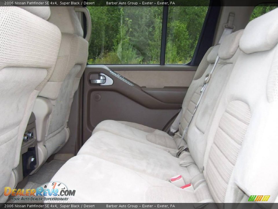 2006 Nissan Pathfinder SE 4x4 Super Black / Desert Photo #9