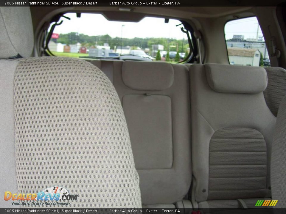 2006 Nissan Pathfinder SE 4x4 Super Black / Desert Photo #11