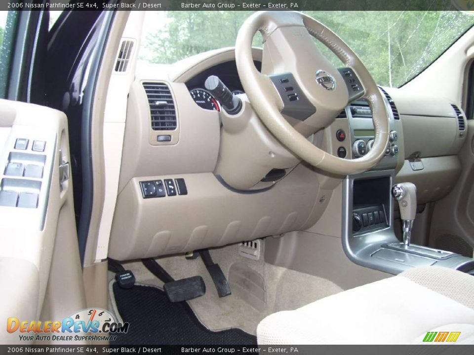 2006 Nissan Pathfinder SE 4x4 Super Black / Desert Photo #12