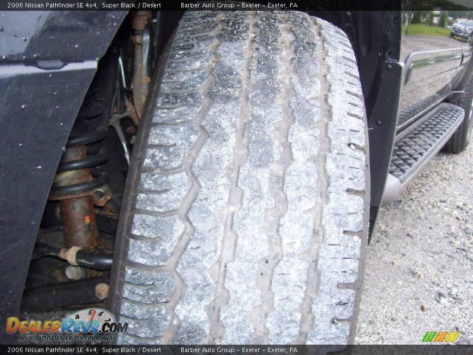 2006 Nissan Pathfinder SE 4x4 Super Black / Desert Photo #13