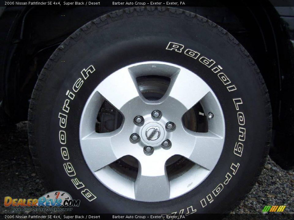 2006 Nissan Pathfinder SE 4x4 Super Black / Desert Photo #14