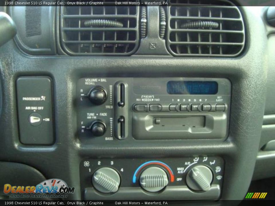 1998 Chevrolet S10 LS Regular Cab Onyx Black / Graphite Photo #11