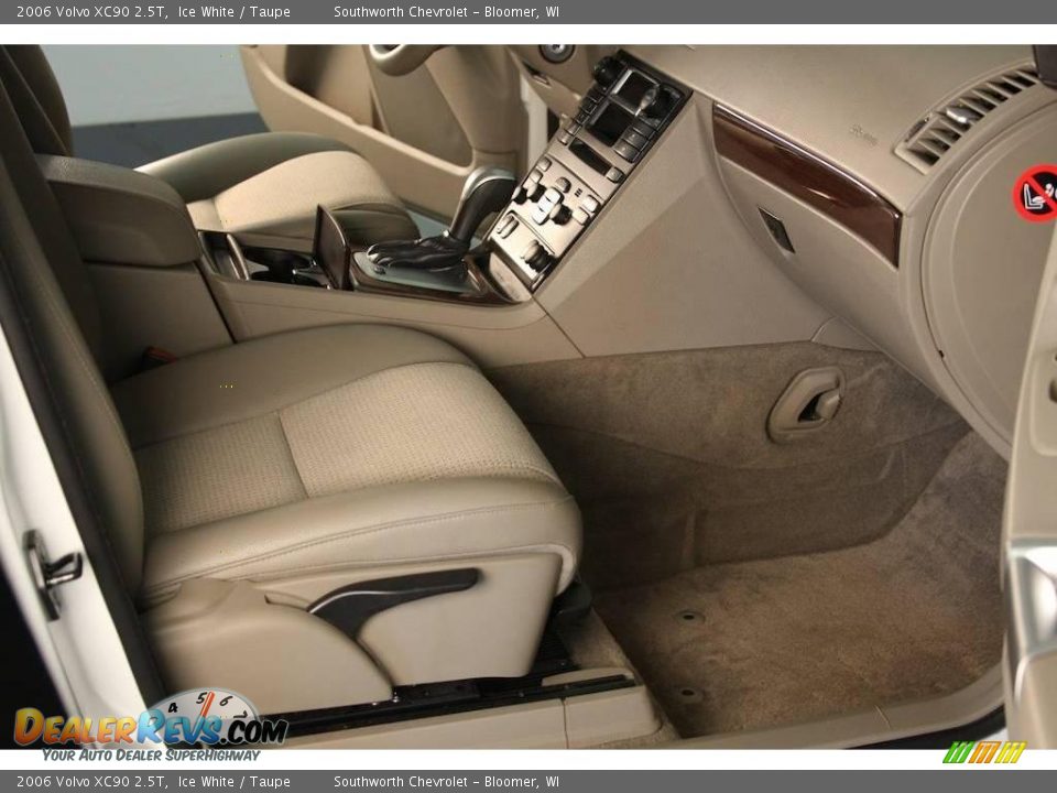 2006 Volvo XC90 2.5T Ice White / Taupe Photo #4