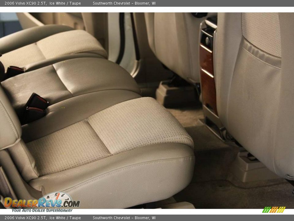 2006 Volvo XC90 2.5T Ice White / Taupe Photo #5