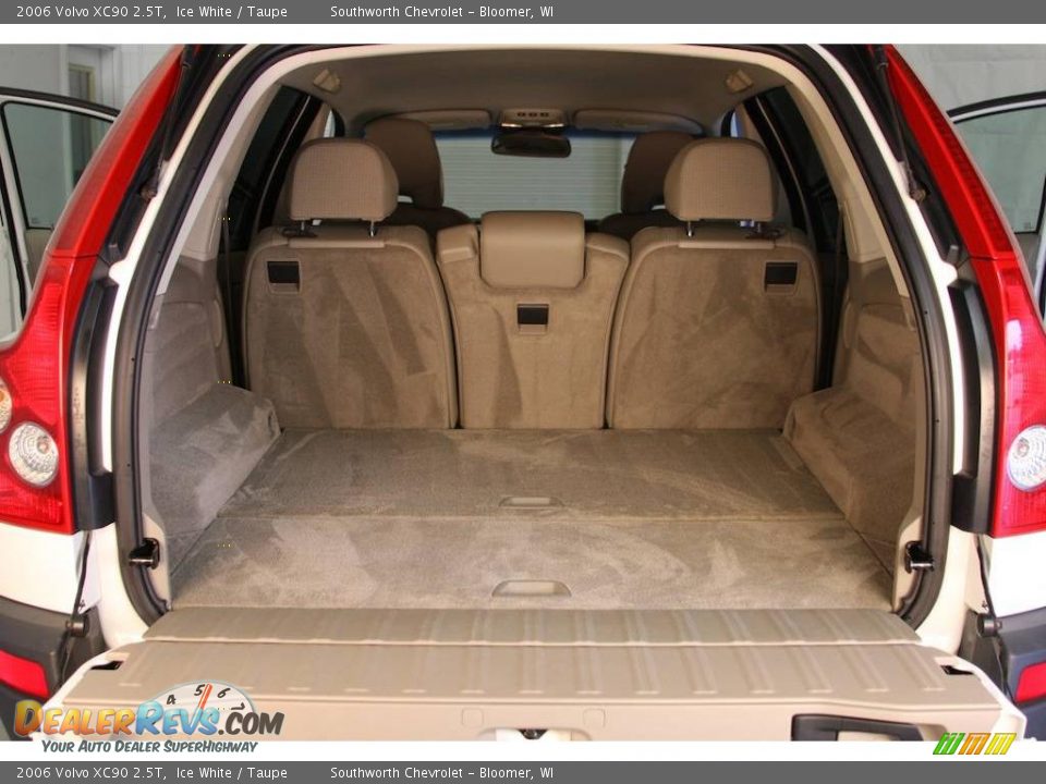 2006 Volvo XC90 2.5T Ice White / Taupe Photo #8