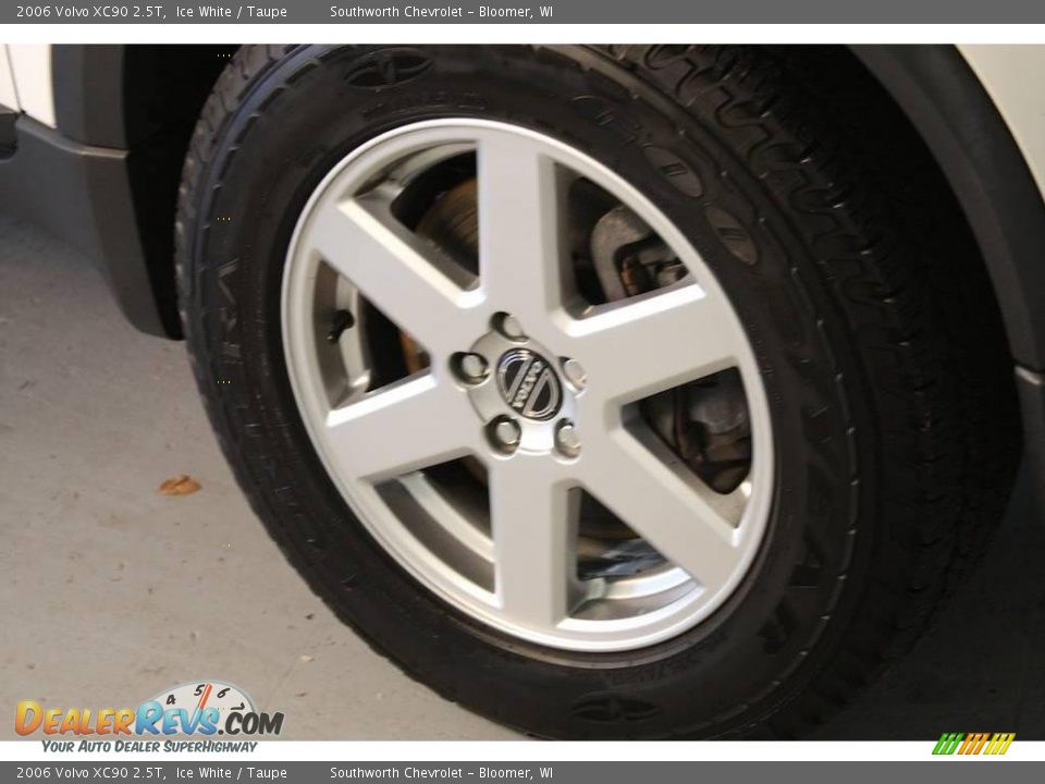 2006 Volvo XC90 2.5T Ice White / Taupe Photo #9