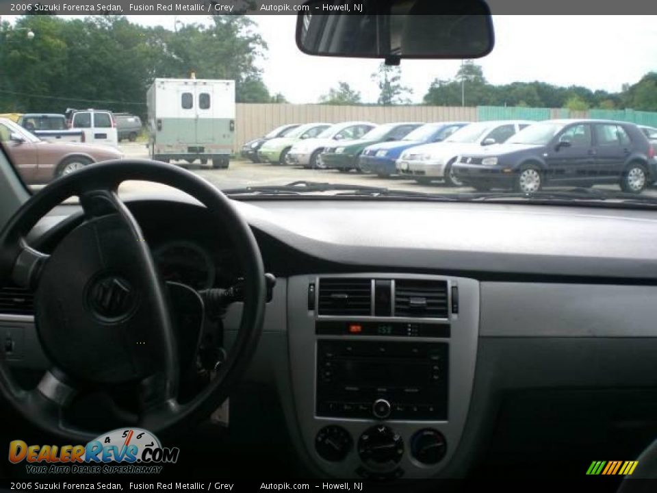 2006 Suzuki Forenza Sedan Fusion Red Metallic / Grey Photo #8