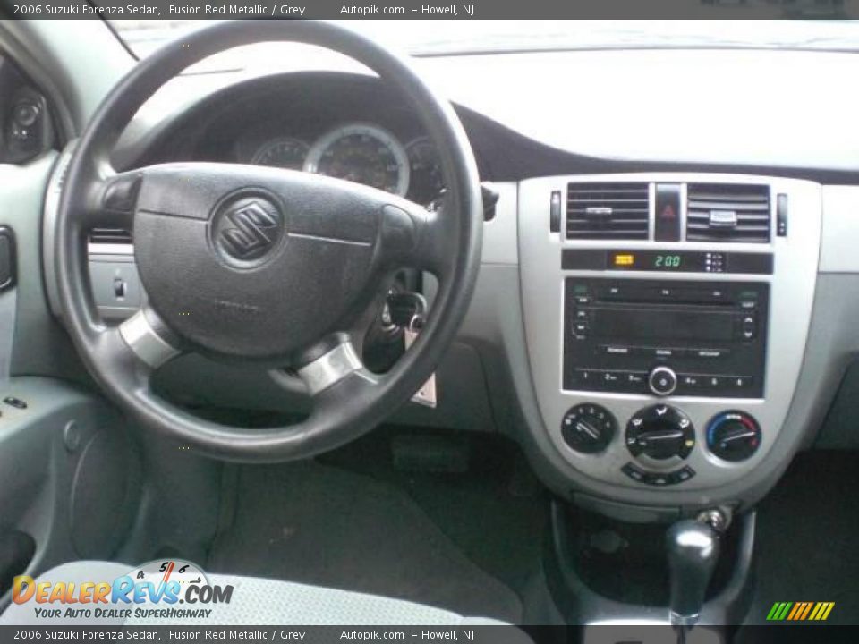 2006 Suzuki Forenza Sedan Fusion Red Metallic / Grey Photo #9