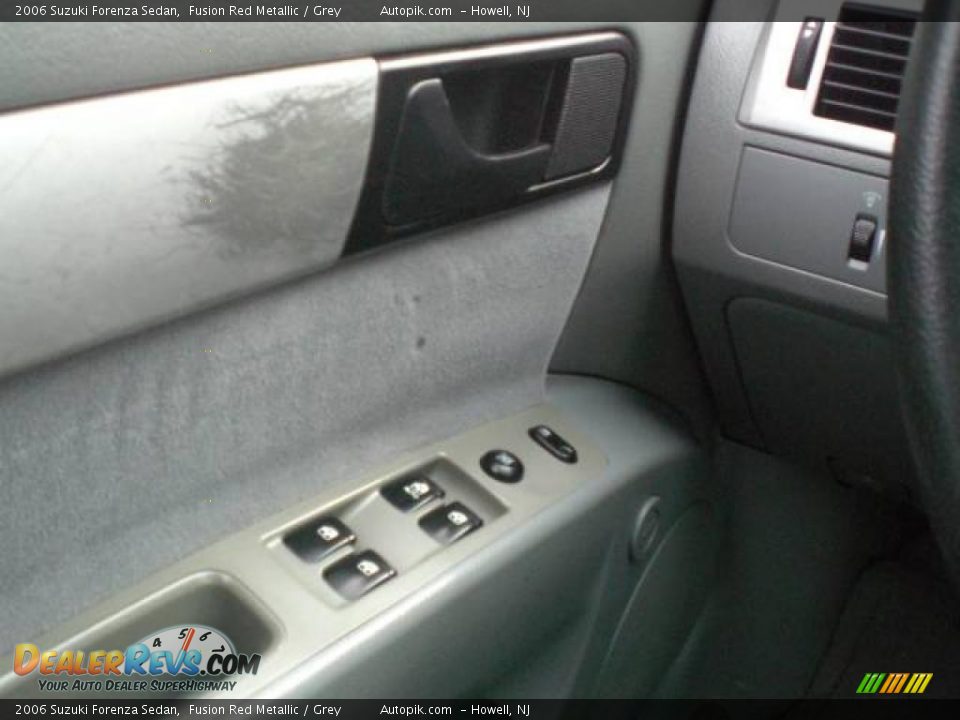 2006 Suzuki Forenza Sedan Fusion Red Metallic / Grey Photo #12