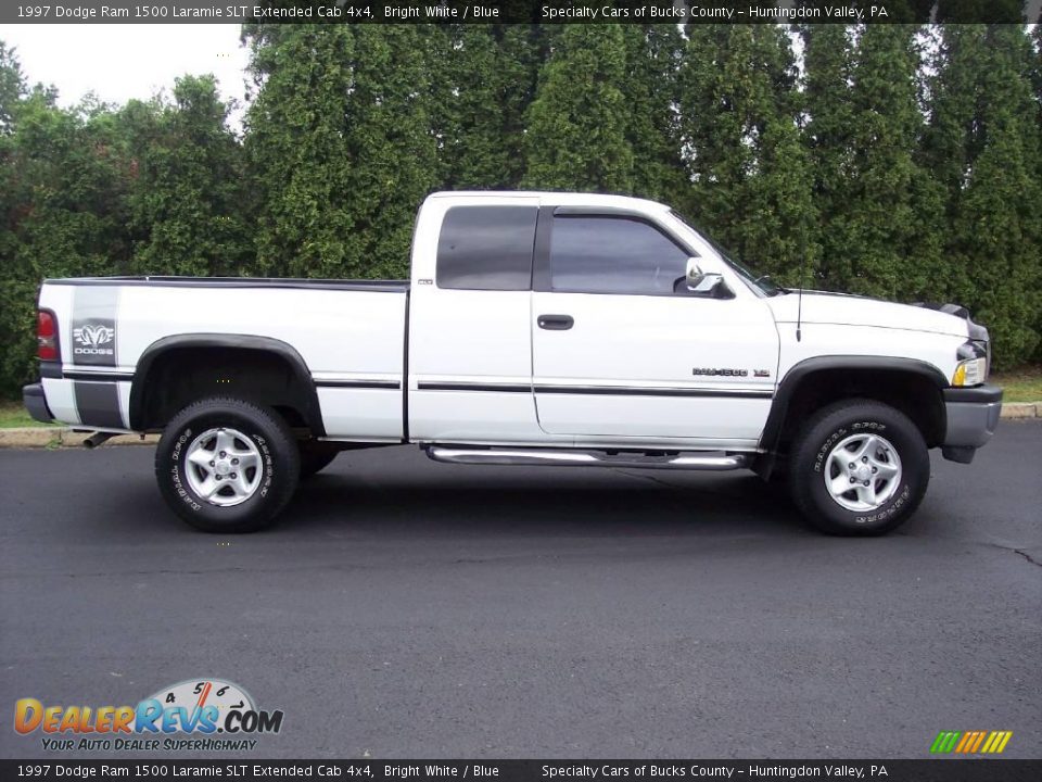 1997 Dodge Ram 1500 Laramie SLT Extended Cab 4x4 Bright White / Blue Photo #17