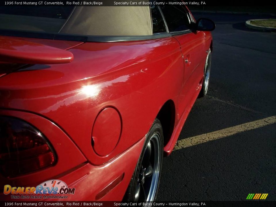 1996 Ford Mustang GT Convertible Rio Red / Black/Beige Photo #18