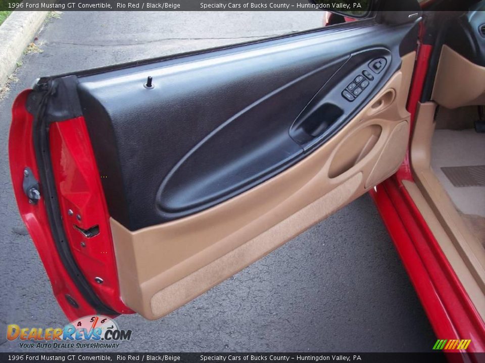1996 Ford Mustang GT Convertible Rio Red / Black/Beige Photo #30