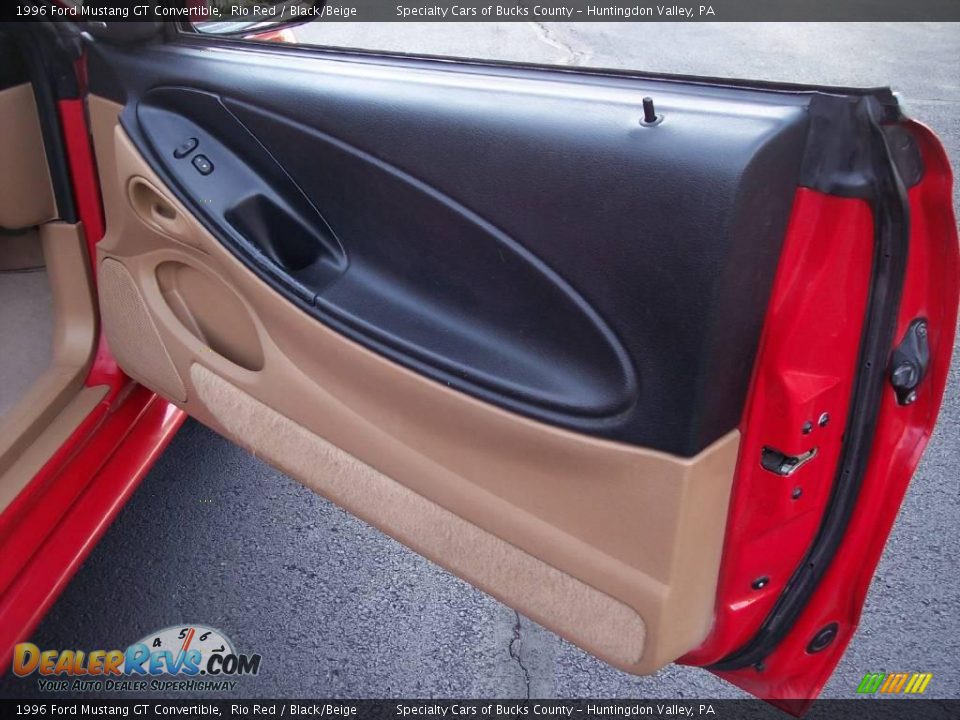1996 Ford Mustang GT Convertible Rio Red / Black/Beige Photo #35