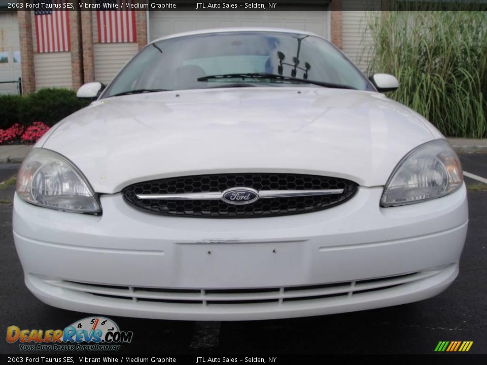 2003 Ford Taurus SES Vibrant White / Medium Graphite Photo #2