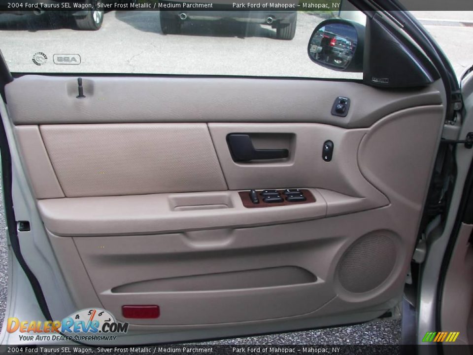 2004 Ford Taurus SEL Wagon Silver Frost Metallic / Medium Parchment Photo #13