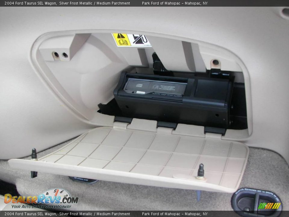 2004 Ford Taurus SEL Wagon Silver Frost Metallic / Medium Parchment Photo #16