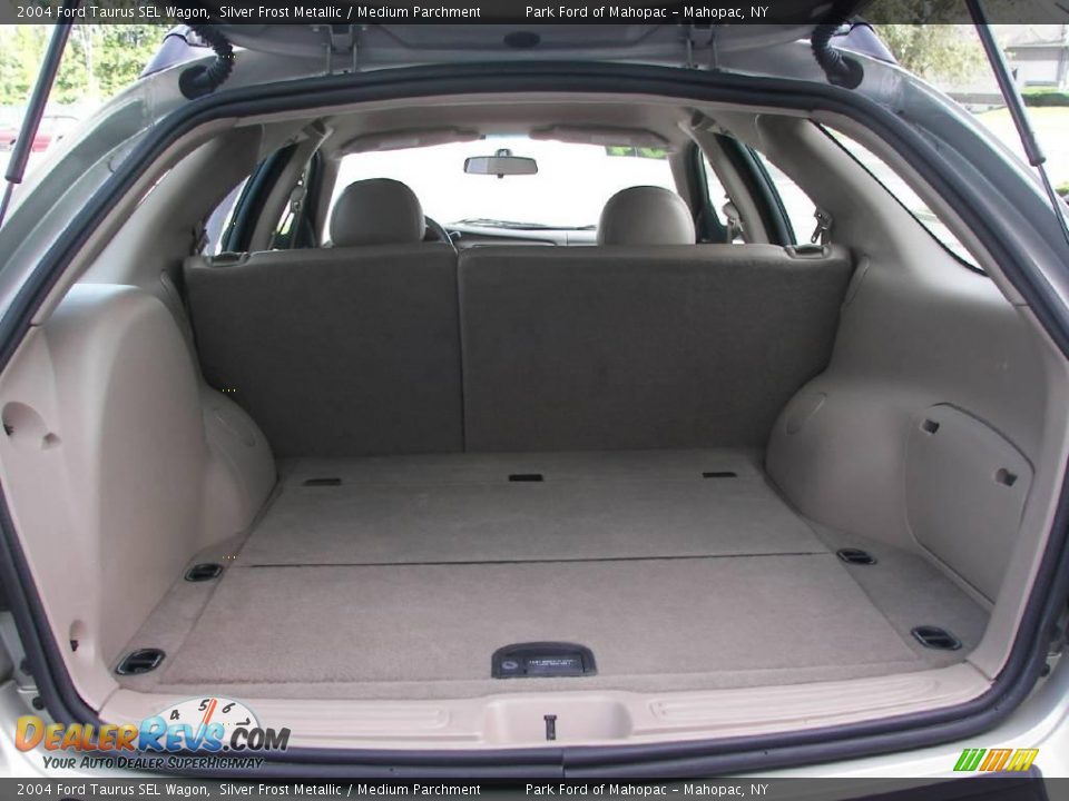 2004 Ford Taurus SEL Wagon Silver Frost Metallic / Medium Parchment Photo #20