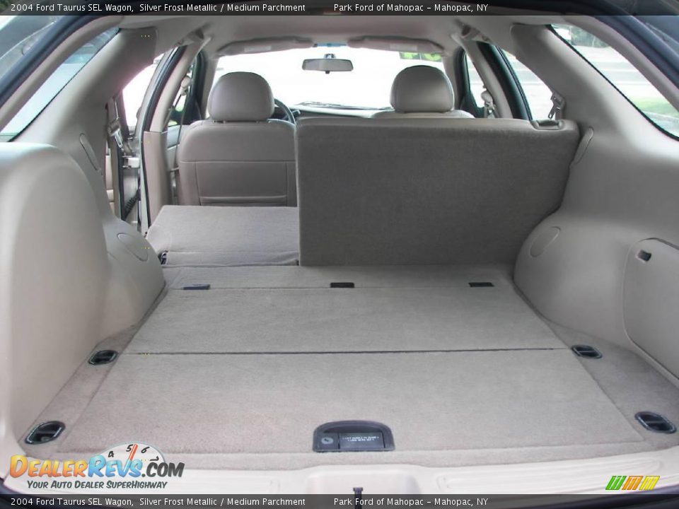 2004 Ford Taurus SEL Wagon Silver Frost Metallic / Medium Parchment Photo #21
