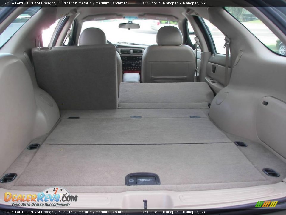 2004 Ford Taurus SEL Wagon Silver Frost Metallic / Medium Parchment Photo #22