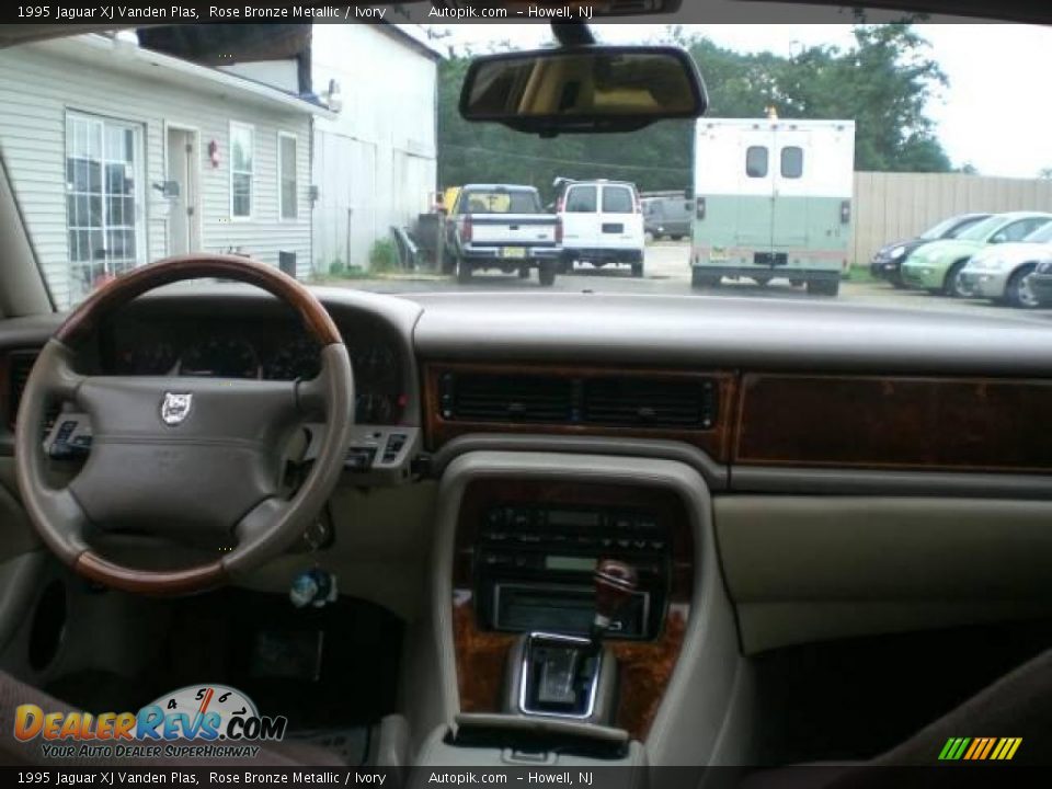 1995 Jaguar XJ Vanden Plas Rose Bronze Metallic / Ivory Photo #12