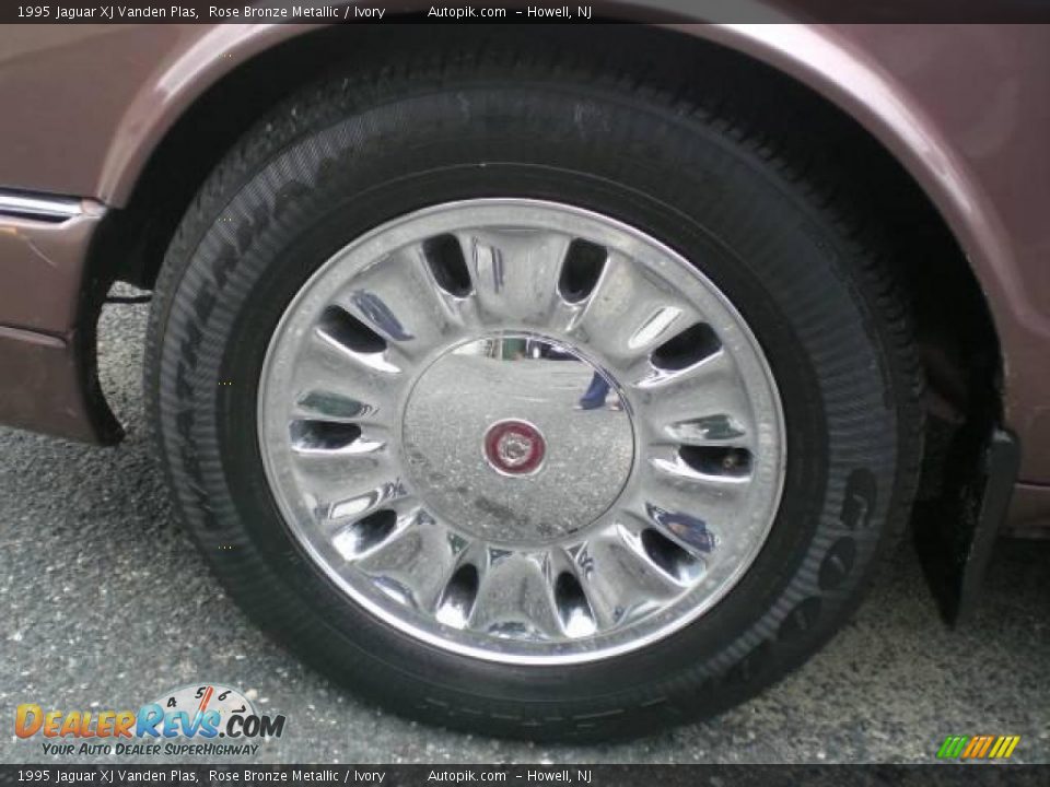 1995 Jaguar XJ Vanden Plas Rose Bronze Metallic / Ivory Photo #16