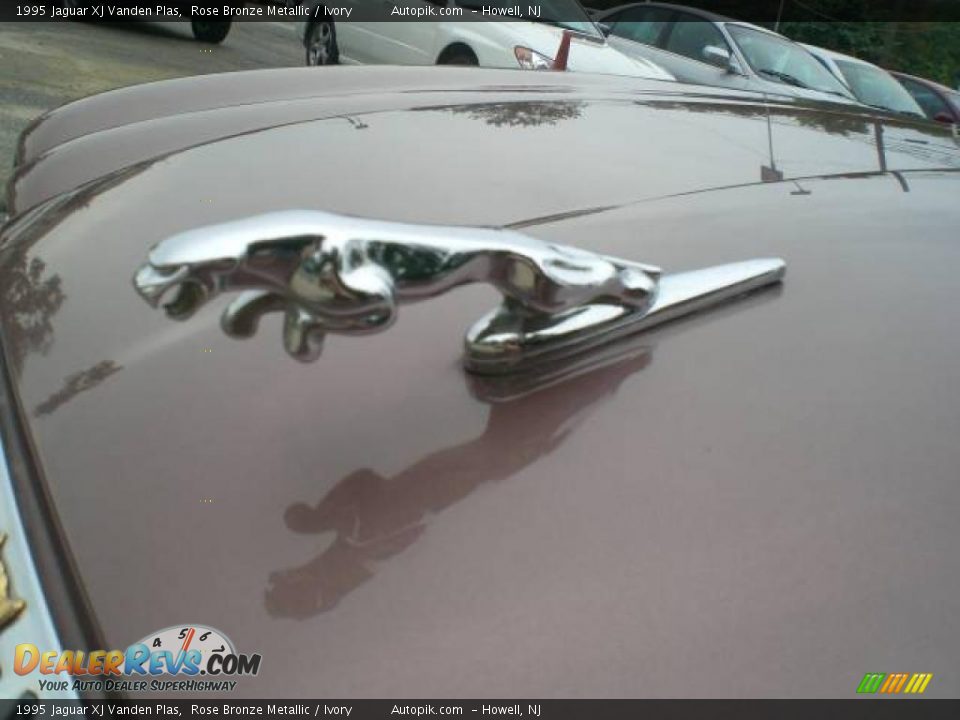 1995 Jaguar XJ Vanden Plas Rose Bronze Metallic / Ivory Photo #17