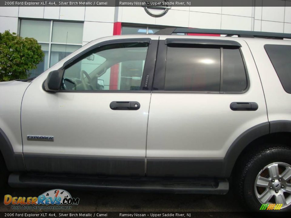 2006 Ford Explorer XLT 4x4 Silver Birch Metallic / Camel Photo #17
