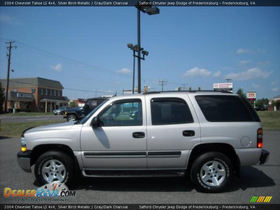 2004 Chevrolet Tahoe LS 4x4 Silver Birch Metallic / Gray/Dark Charcoal Photo #2