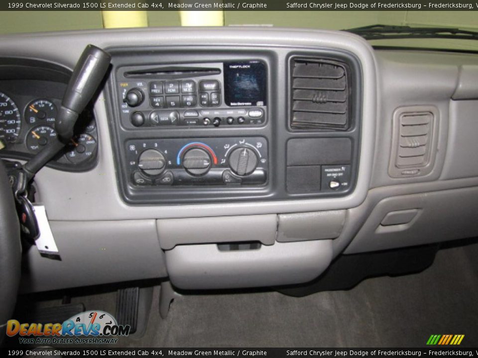 1999 Chevrolet Silverado 1500 LS Extended Cab 4x4 Meadow Green Metallic / Graphite Photo #24