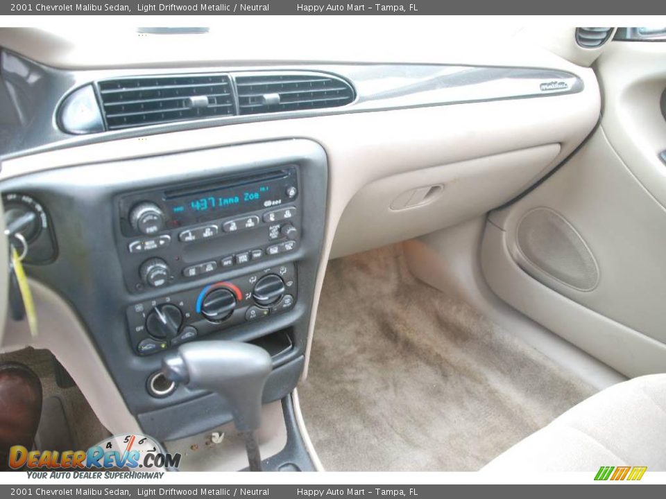 2001 Chevrolet Malibu Sedan Light Driftwood Metallic / Neutral Photo #14
