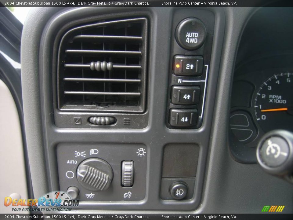 2004 Chevrolet Suburban 1500 LS 4x4 Dark Gray Metallic / Gray/Dark Charcoal Photo #24