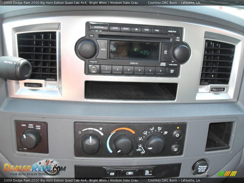 2009 Dodge Ram 2500 Big Horn Edition Quad Cab 4x4 Bright White / Medium Slate Gray Photo #17