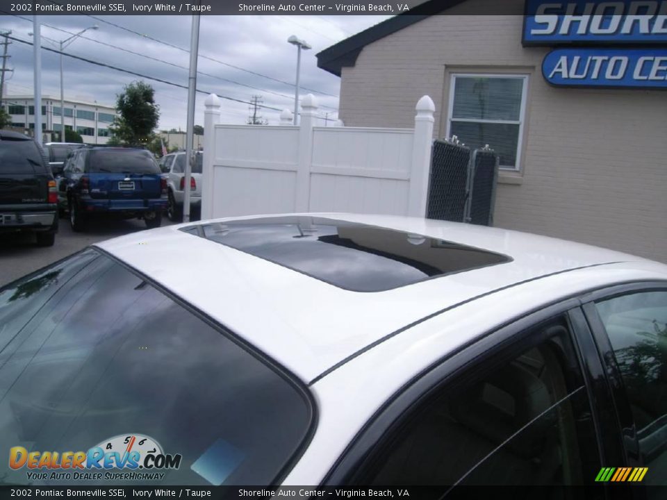 2002 Pontiac Bonneville SSEi Ivory White / Taupe Photo #11