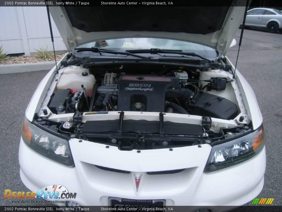 2002 Pontiac Bonneville SSEi Ivory White / Taupe Photo #15