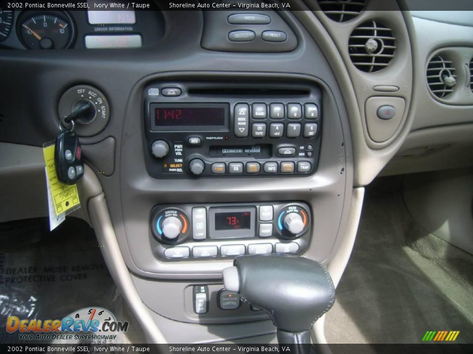 2002 Pontiac Bonneville SSEi Ivory White / Taupe Photo #22