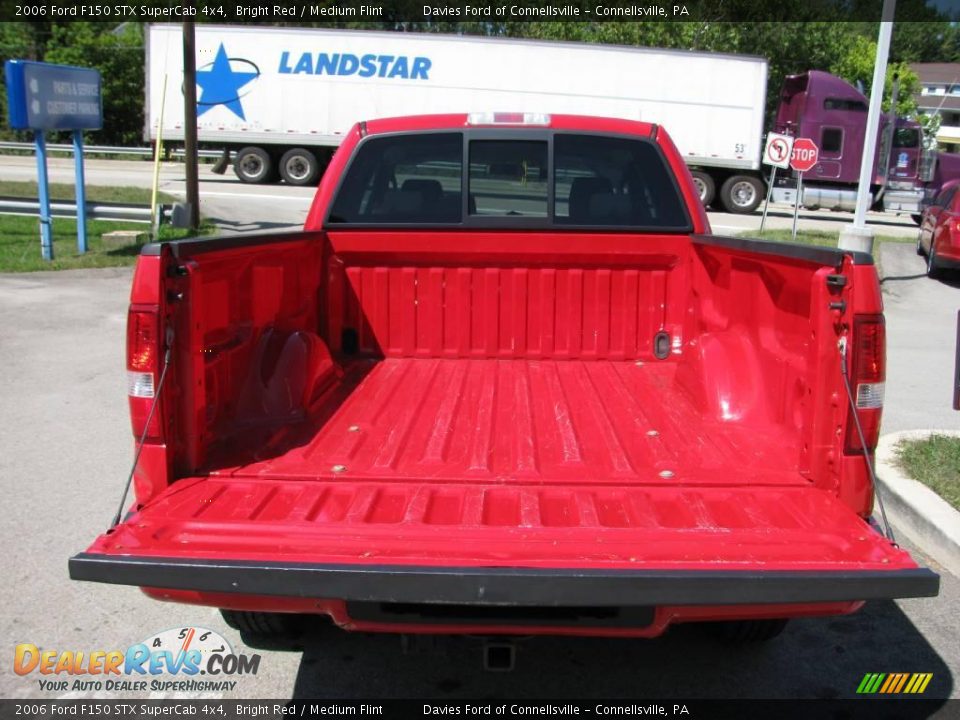2006 Ford F150 STX SuperCab 4x4 Bright Red / Medium Flint Photo #4