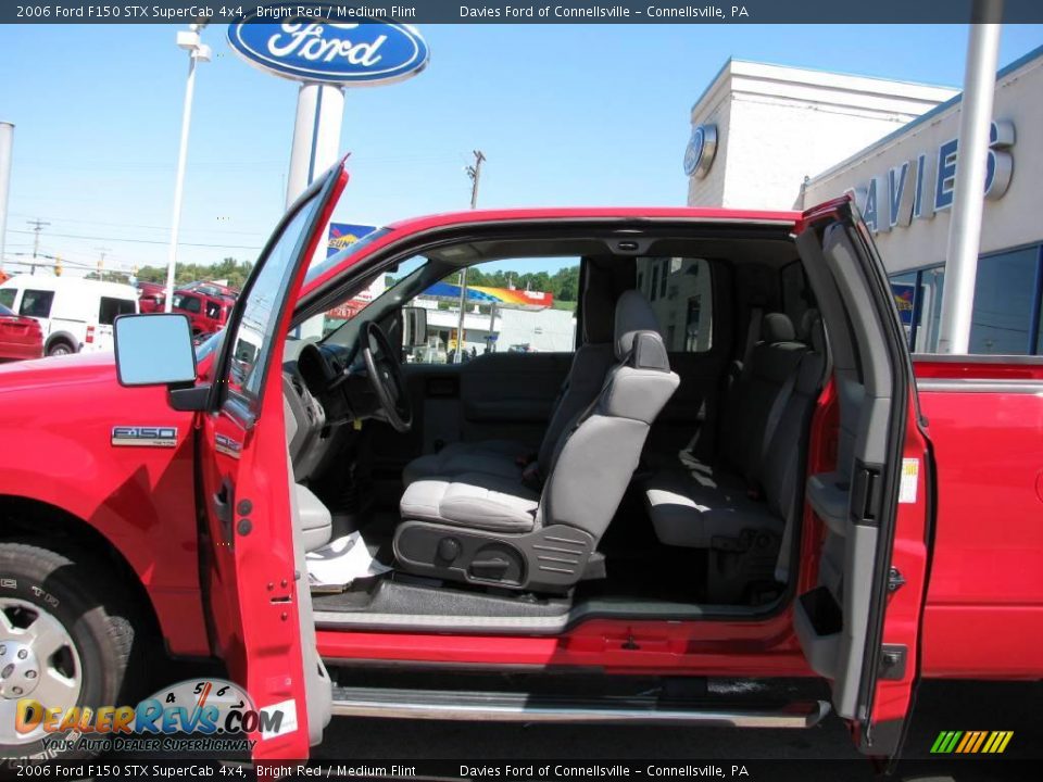 2006 Ford F150 STX SuperCab 4x4 Bright Red / Medium Flint Photo #5