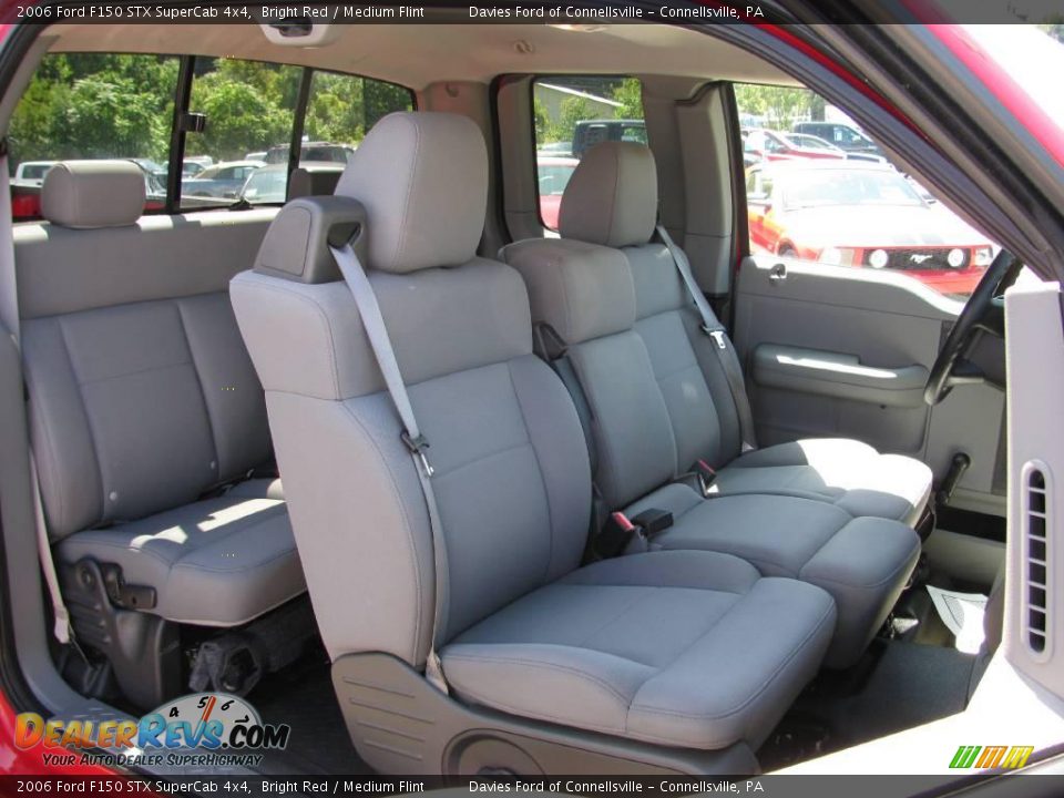 2006 Ford F150 STX SuperCab 4x4 Bright Red / Medium Flint Photo #6